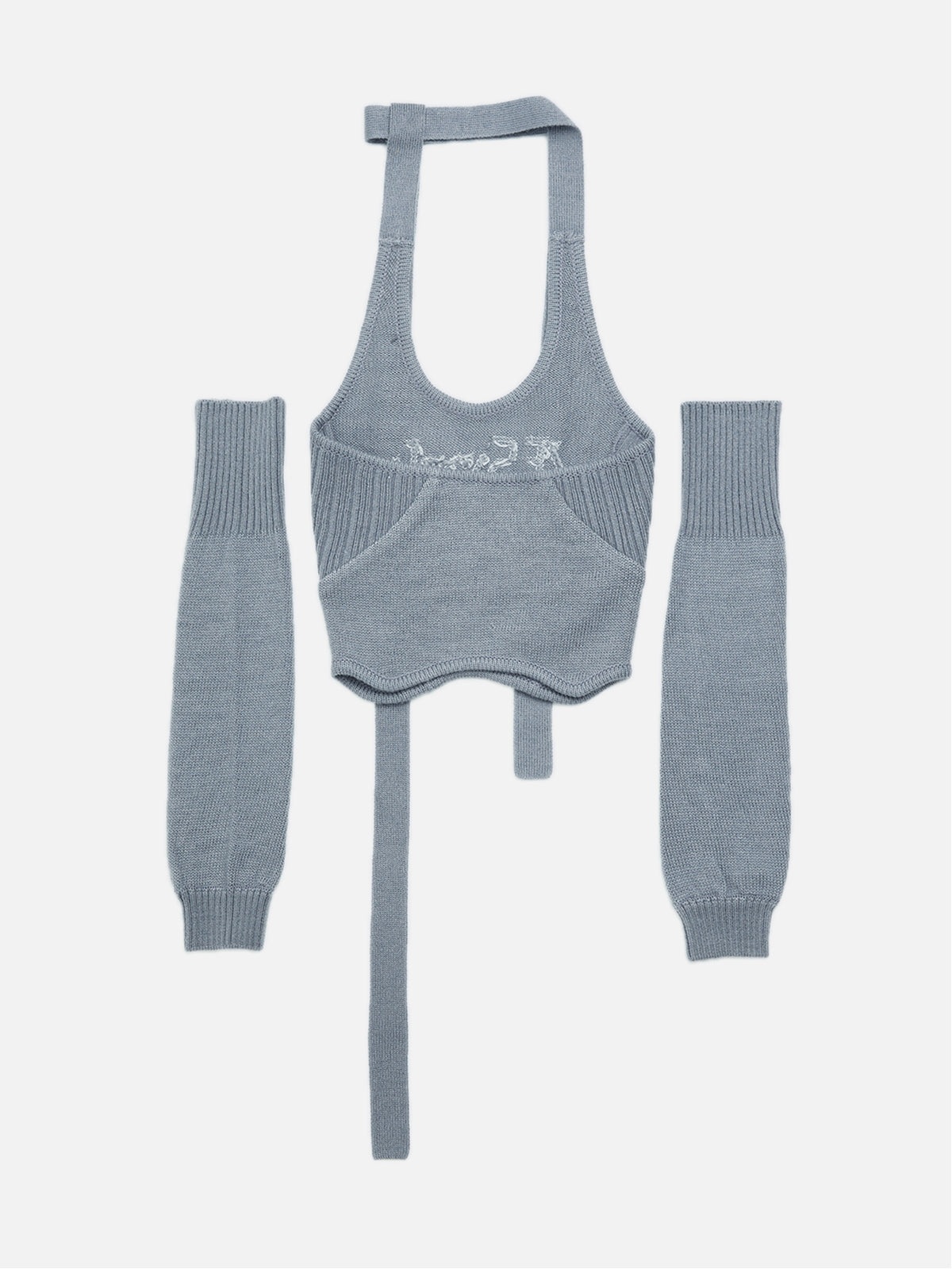 ÄRMELLOSES STRICKMODELL MIT ARMWÄRMERN