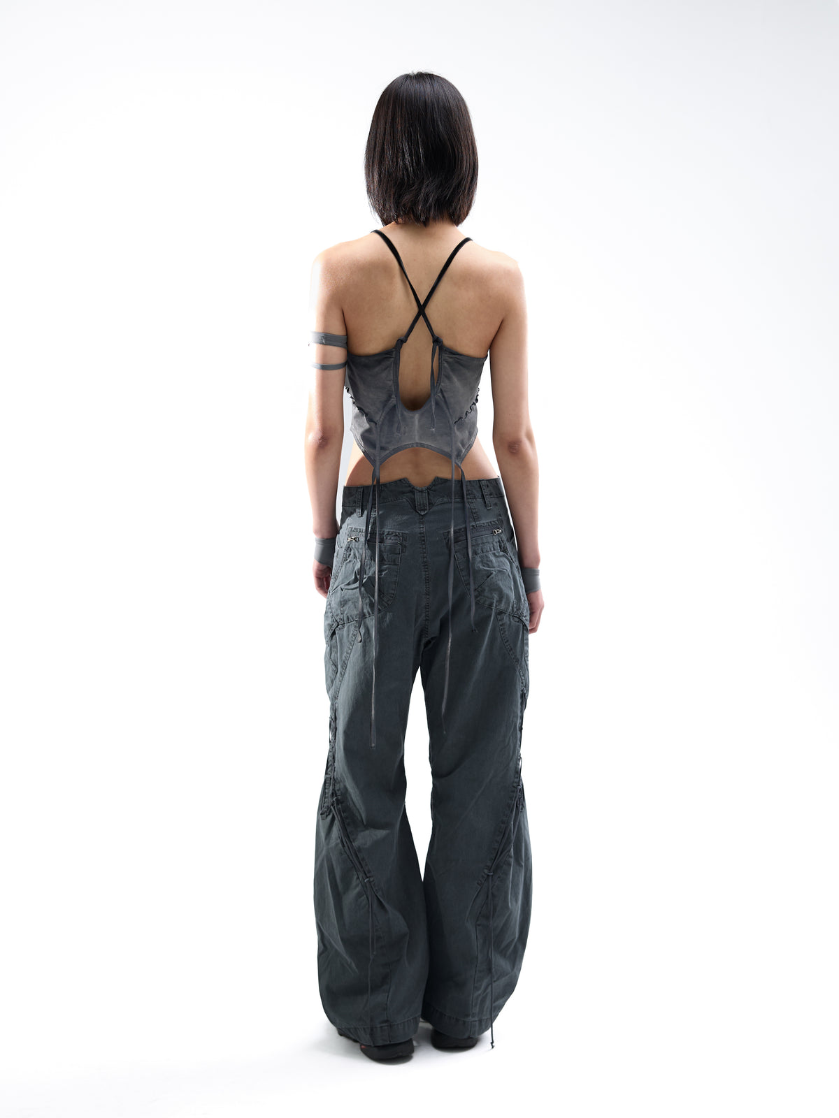 HALTER SLEEVELESS