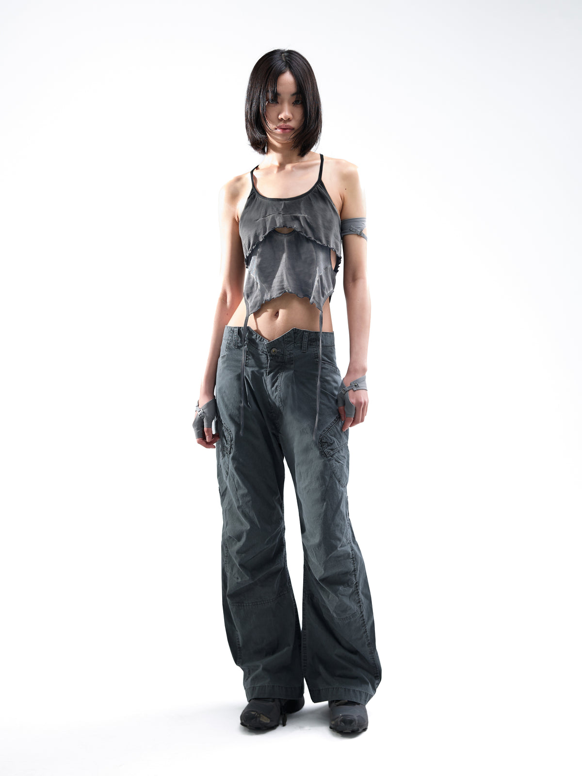 HALTER SLEEVELESS