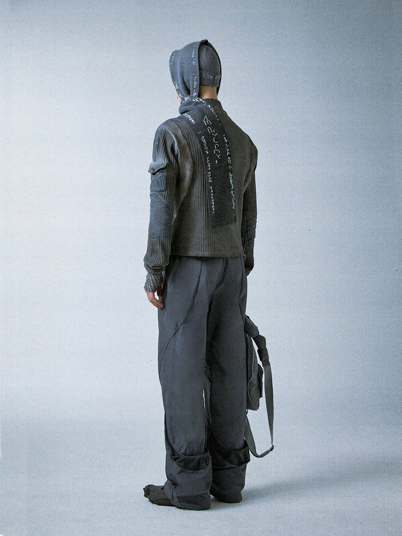 トラックパンツ